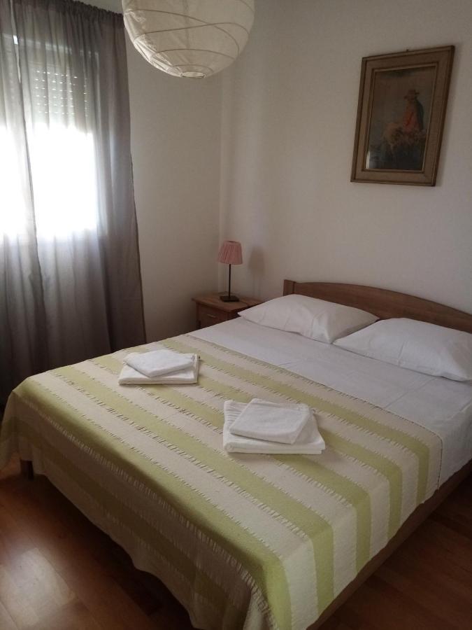 Apartman Mikola With Sea View Трогір Екстер'єр фото